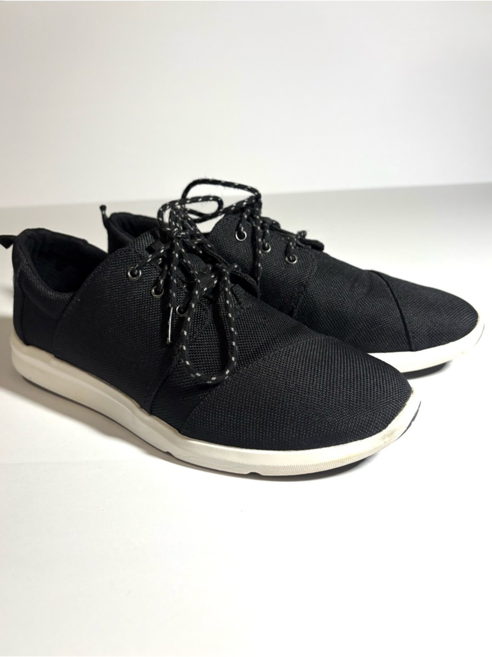 TOMS Women’s Black and White Canvas Casual Sneakers, Sz 9, like new